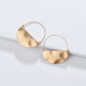 ❣️NWT Hammered Semi Circle Drop Earrings in Gold❣️